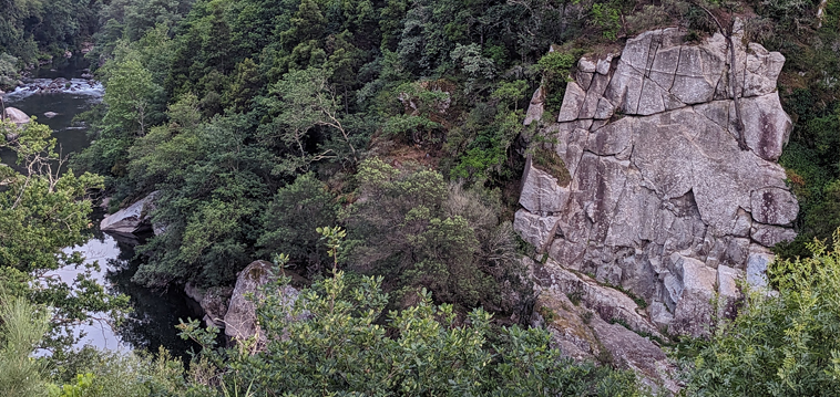 zona de escalada do ratão em castelo de paiva no rio paiva